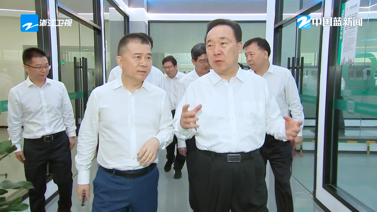 好博体育-新松机器人亮相辽宁省第十届全民读书节开幕式